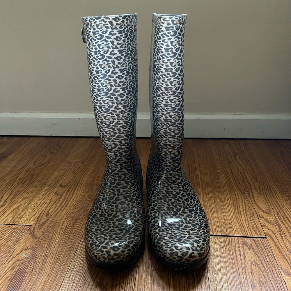 UGG rain boots! For lined bottom. Worn ONCE